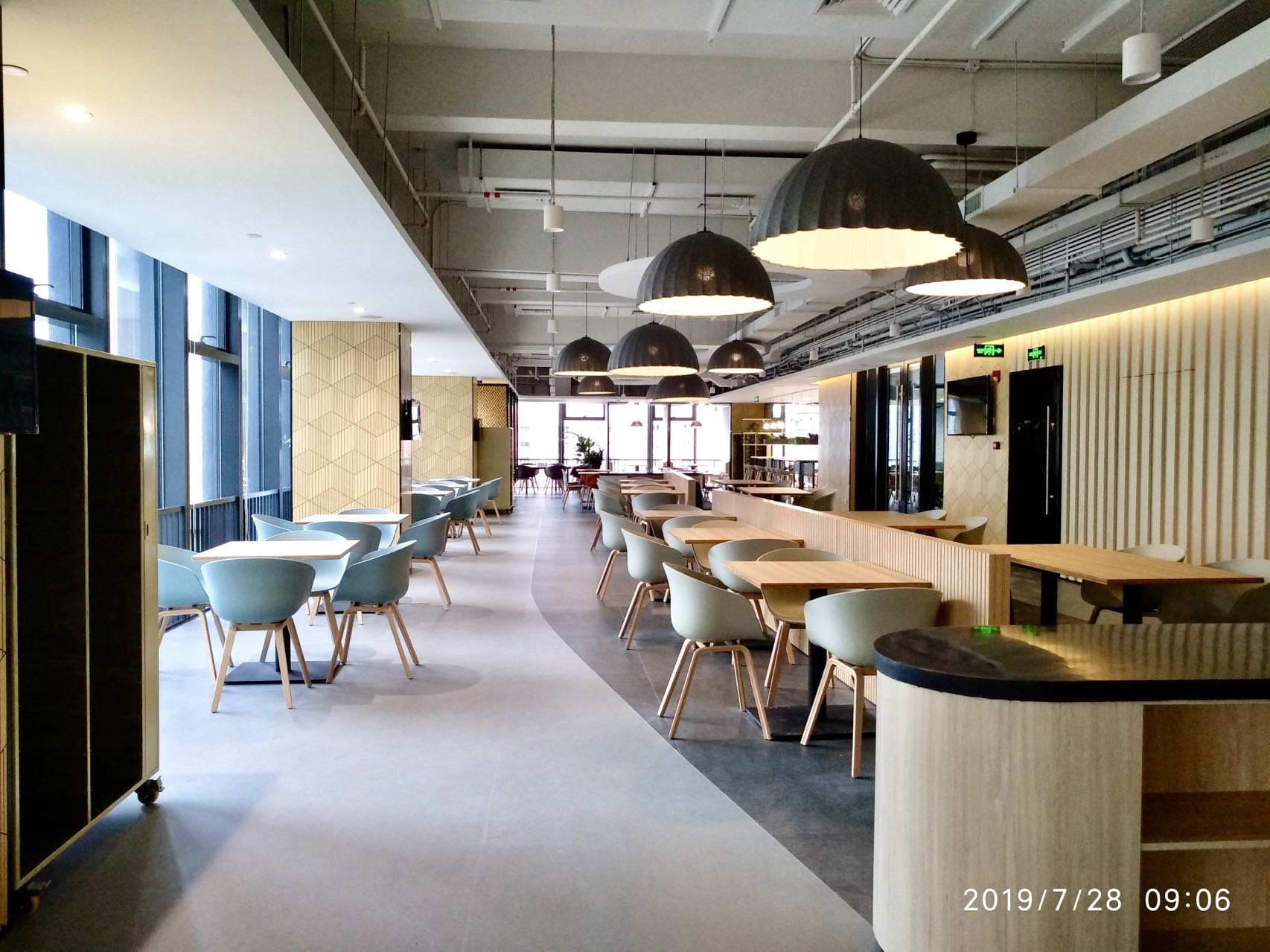 餐廳安裝了亞麻地板的效果實(shí)照圖